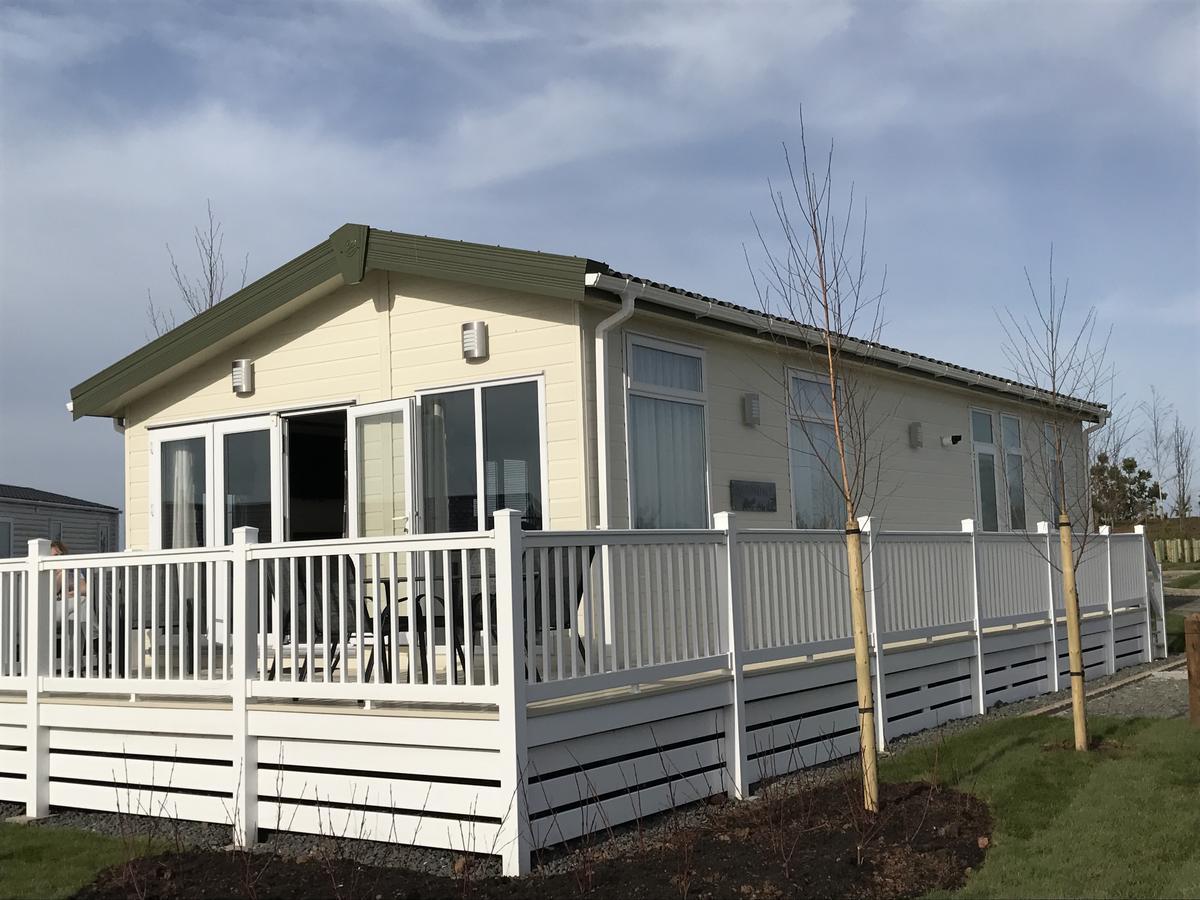 Beal Luxury Lodge At Haggerston Castle מראה חיצוני תמונה